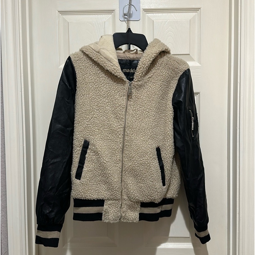 MADDEN NYC Juniors' Sleeve-Pocket Sherpa Varsity Jacket Size Small